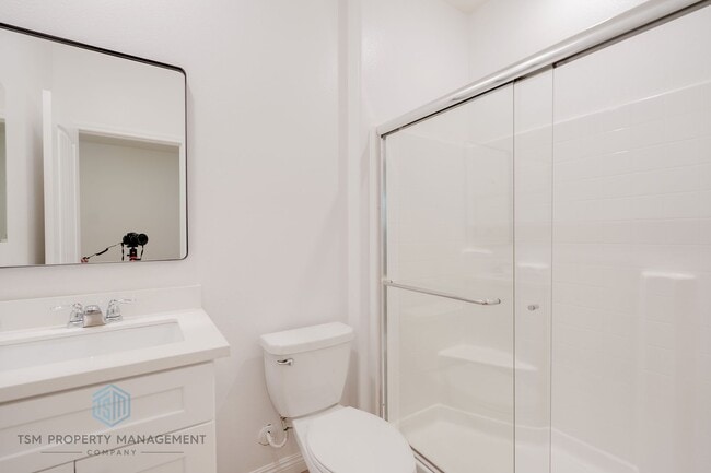 Foto del edificio - Beautifully Upgraded 2019-Built 4 Beds 3.5 Baths 2109 Sqft Home in Eastvale!