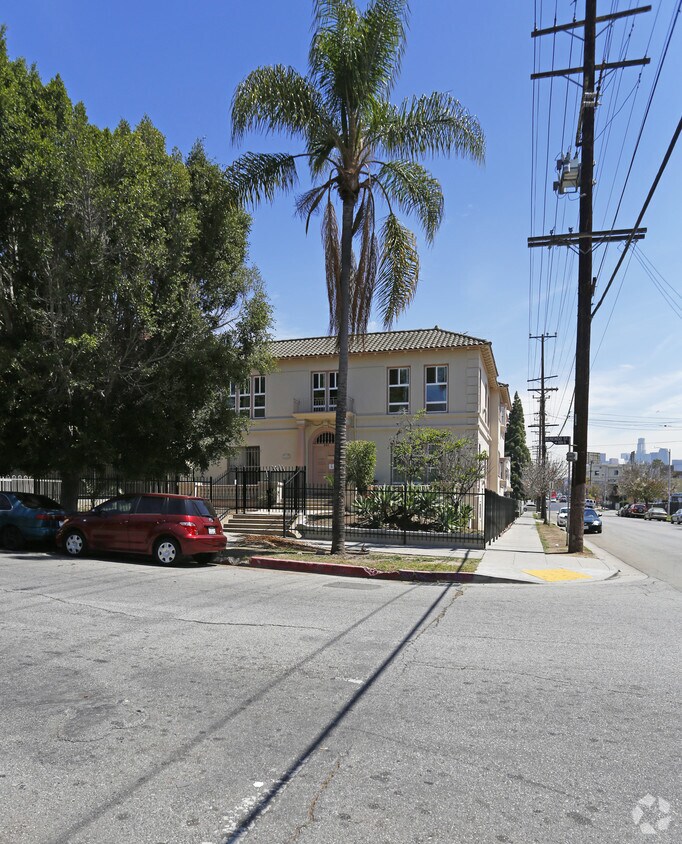 Building Photo - 860 S Berendo St