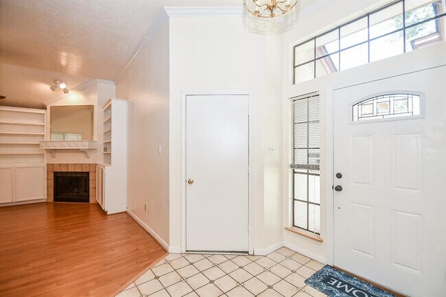 Foto del edificio - 15807 Meadow Village Dr