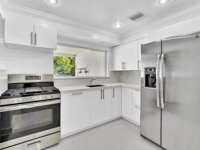 Foto del edificio - 1647 NE 146th St