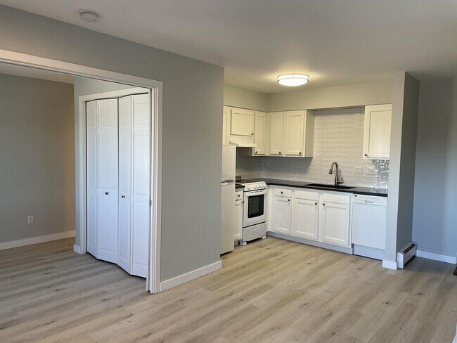 Foto del edificio - 2711 Mapleton Ave