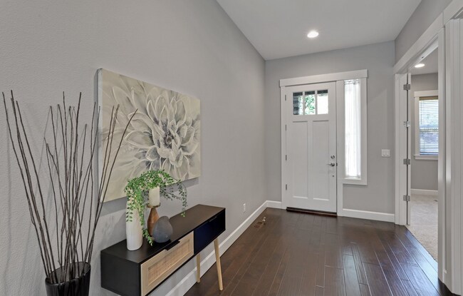 Foto del edificio - 5BR/3BA Craftsman w/ Main-Level Bedroom & Full Bath — Extra-Deep 3-Car Garage + Covered Deck (Por...
