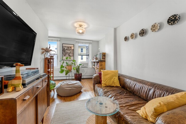 Foto del edificio - 325.5 4th St