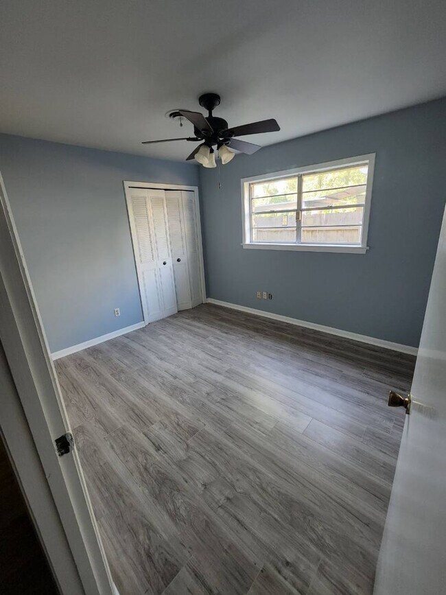 Foto del edificio - Large 3 bed, 2 bath!