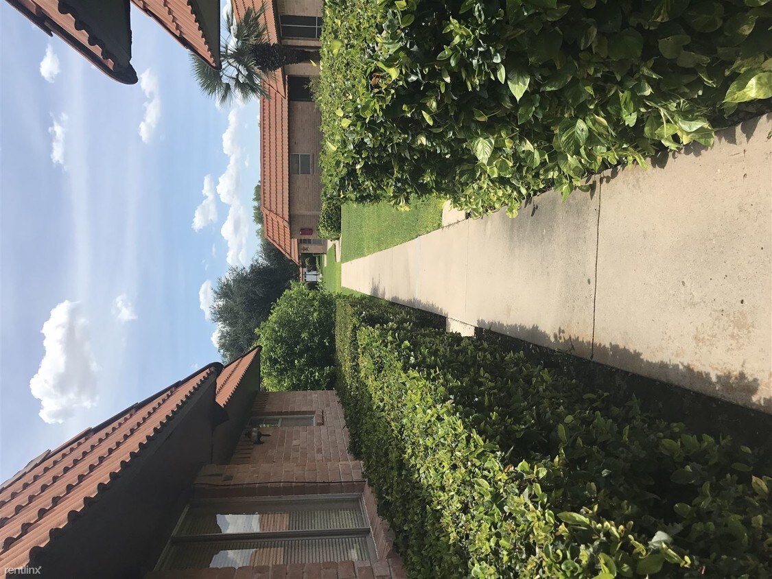 Primary Photo - 1400 Palm Valley Dr W