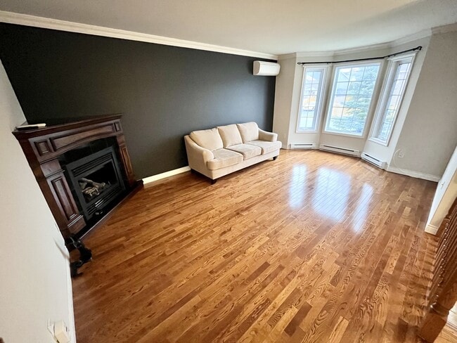 Building Photo - 54 Sunderland Dr