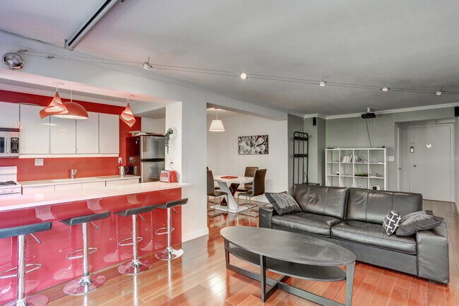 Foto del edificio - 3901 Tunlaw Rd NW