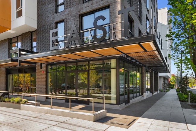 Foto del edificio - Liza Eastlake