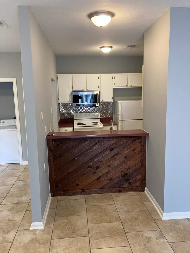 Photo - 13715 Kenner Ave Apartment