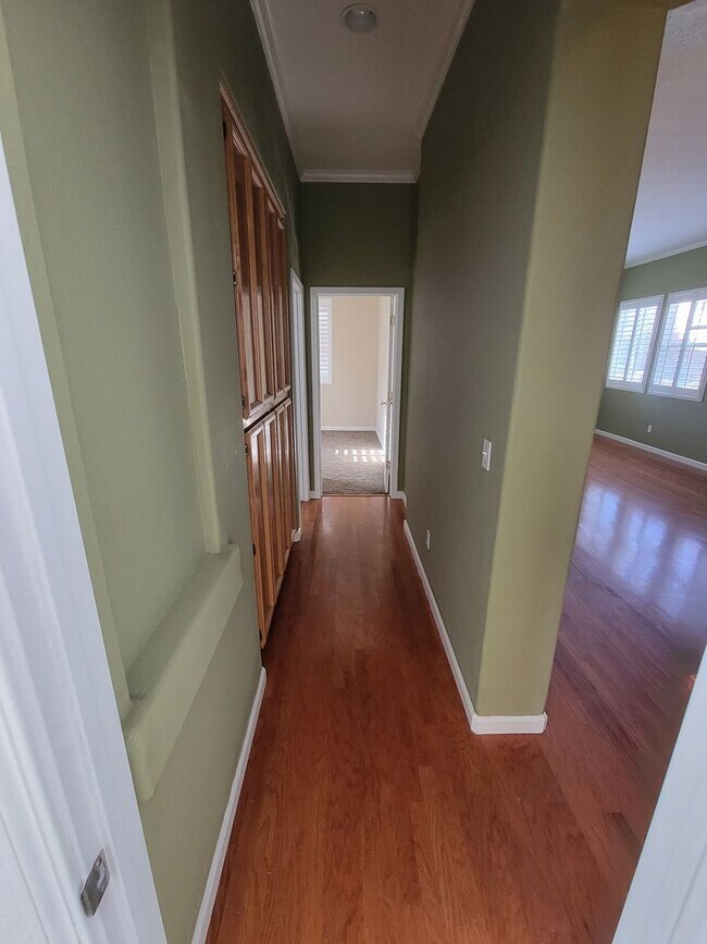 Foto del edificio - Beautiful 4 Bedroom 2 Bath