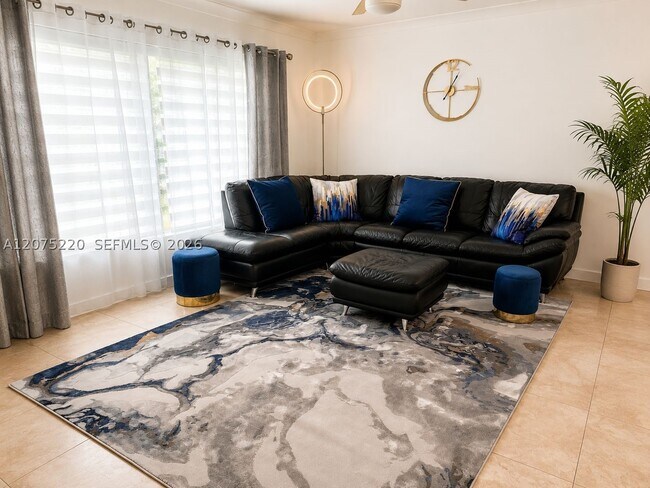 Foto del edificio - 906 NE 6th St