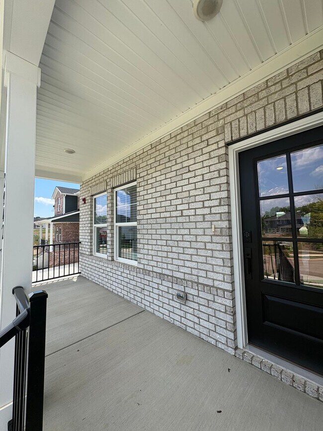 Foto del edificio - New Construction | Covered Deck + Open Living | Columbia, TN