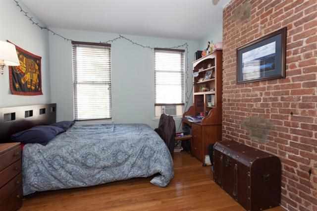 Building Photo - 309 Monroe St