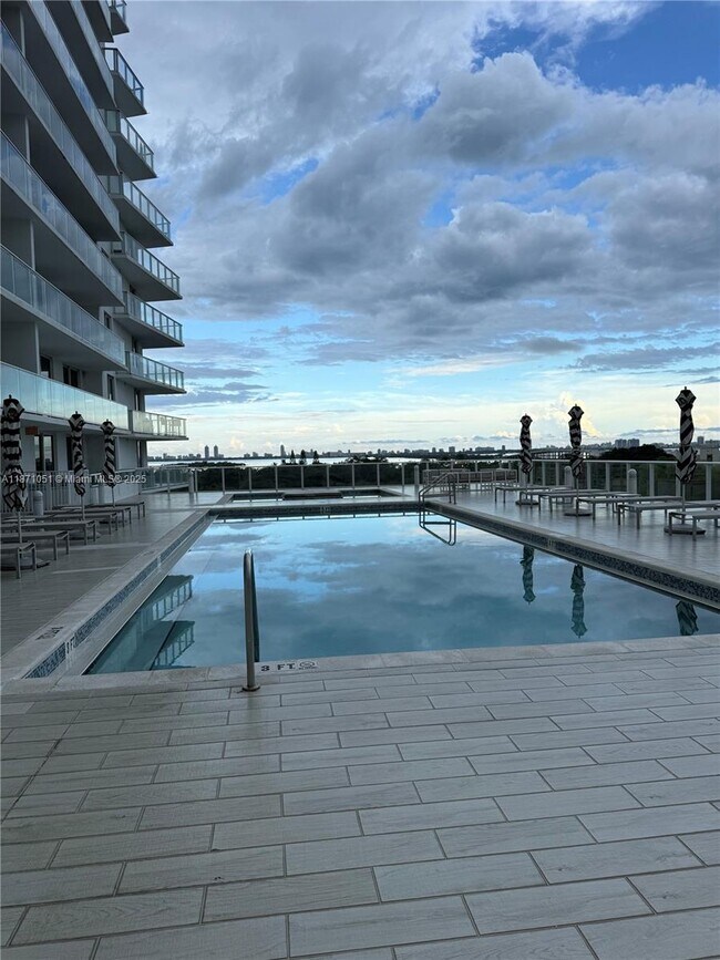 Foto del edificio - 4250 Biscayne Blvd