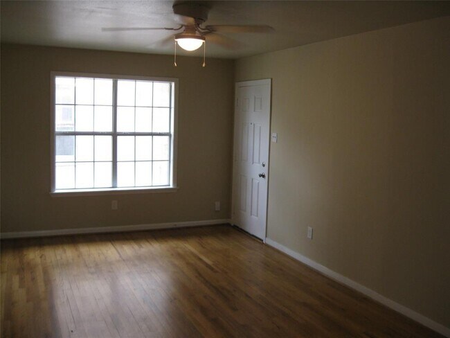 Building Photo - 3010 Oakdale St
