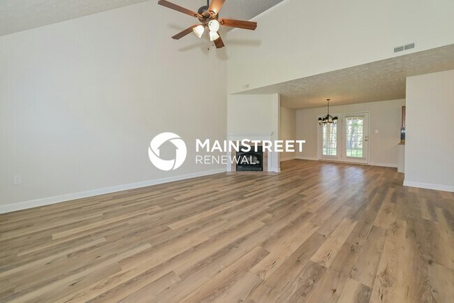Building Photo - 3 Bedroom Pet-Friendly Home in KNOXVILLE, TN with Main Street Renewal