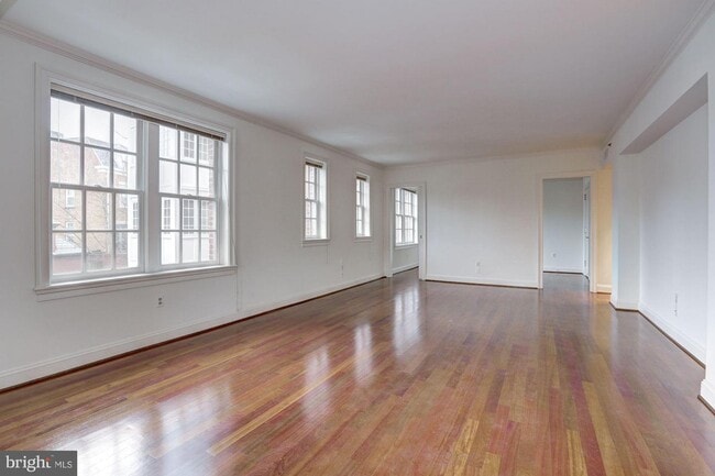 Building Photo - 2229 Bancroft Pl NW