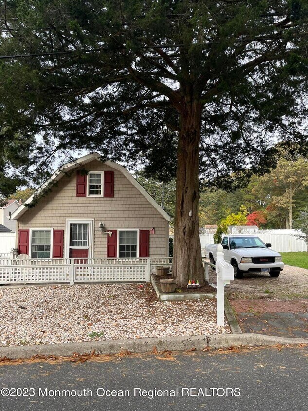 Primary Photo - 524 Princess Ct