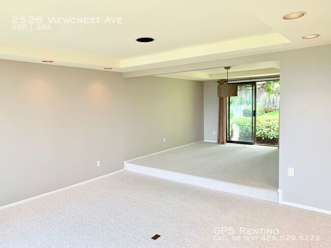 Building Photo - 2526 Viewcrest Ave