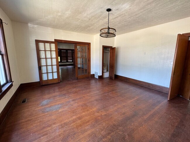 Foto del edificio - 4 Bed 2 Bath, 2 story Near Downtown Ardmore