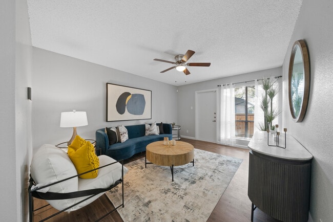 Building Photo - Henley Park Apartments