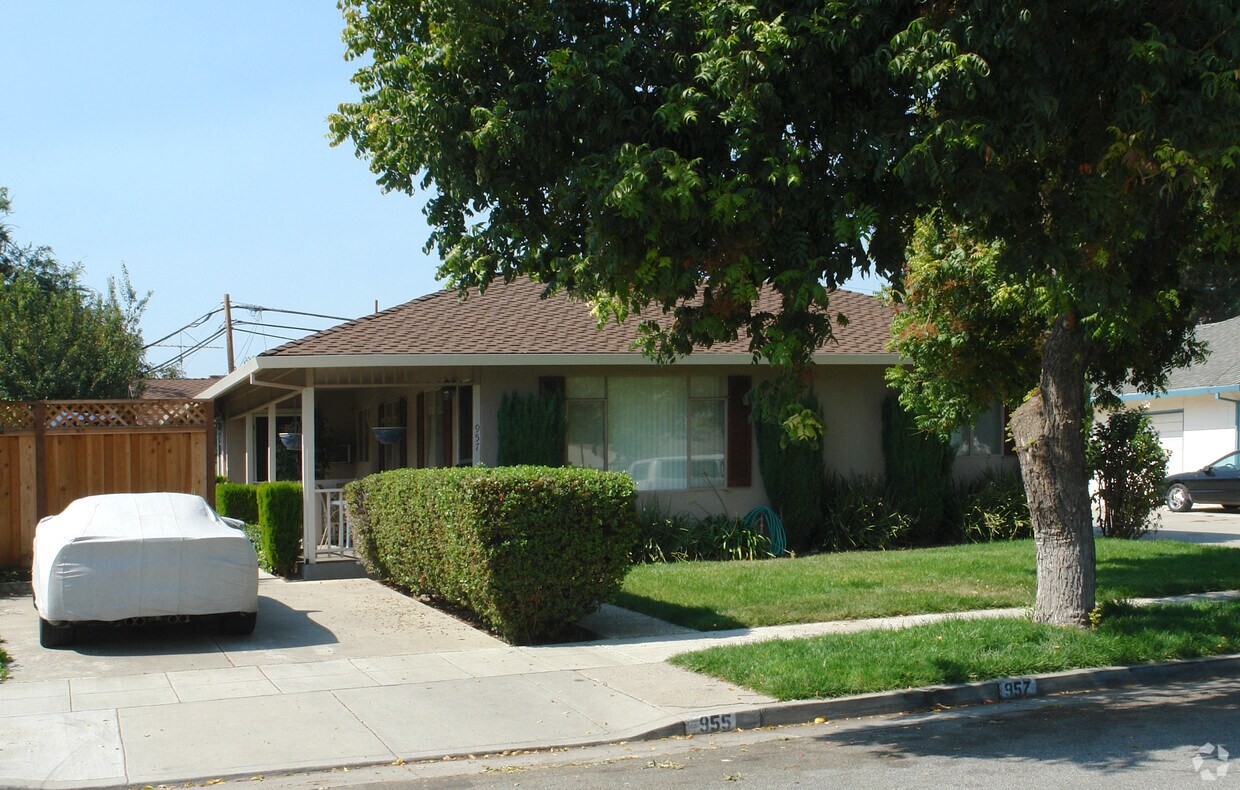 Primary Photo - 955 Sherman Oaks Dr