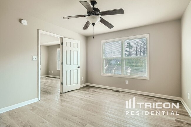 Building Photo - 22 Thorn Thicket Way