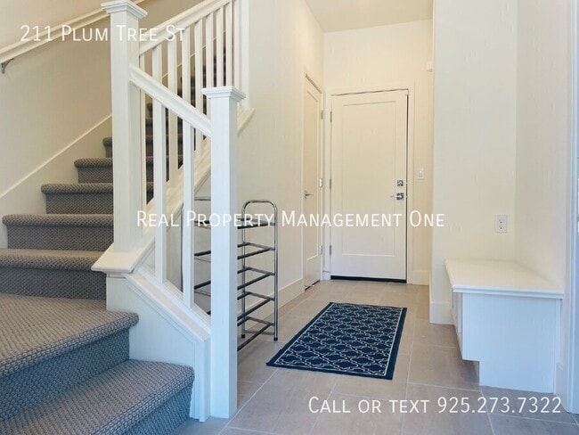 Building Photo - 211 Plum Tree St