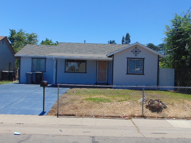 Primary Photo - 1338 Nogales St