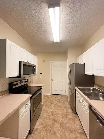 Foto del edificio - 18001 Richmond Pl Dr
