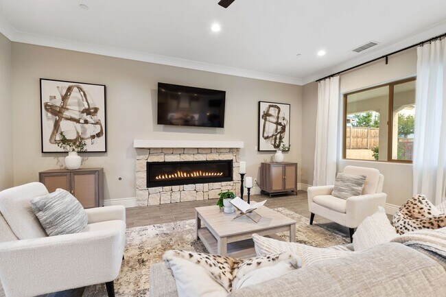 Foto del edificio - Madera Tesoro Viejo - Beautiful 2-Story Home, 4BR/3.5BA, SOLAR, Community Pool + Lots of Amenities