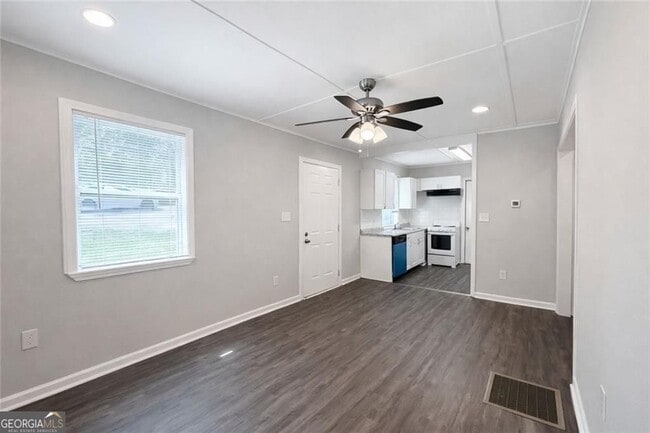 Building Photo - 2146 Brookview Dr NE