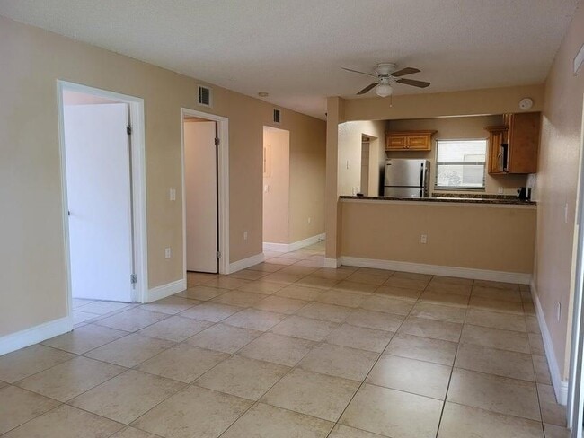 Foto del edificio - 1542 Lake Crystal Dr