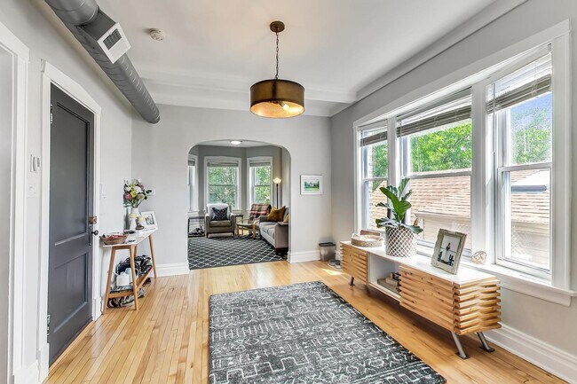 Foto del edificio - 2145 W Thomas St