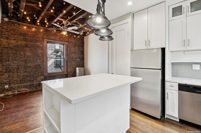 Foto del edificio - 21-16-21-35 35th St