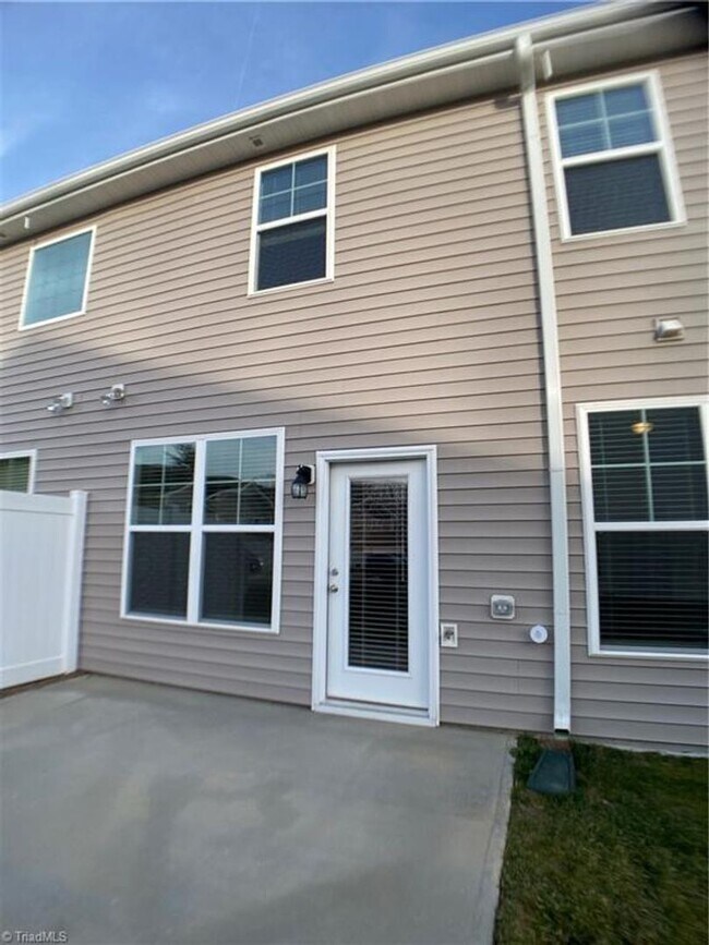 Foto del edificio - BEAUTIFUL Townhouse in Finley Ridge