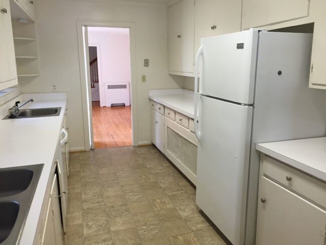 Foto del edificio - 1744 Rougemont Farm Rd