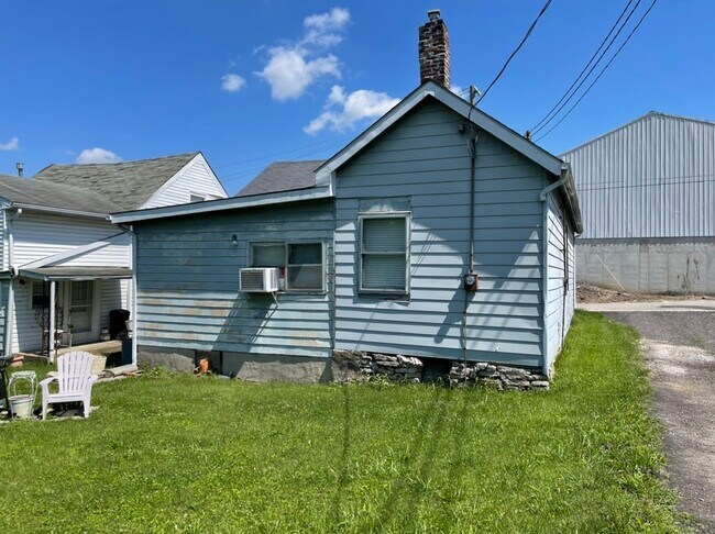Foto del edificio - Downtown Shelbyville House Available Now!