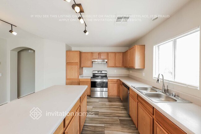 Foto del edificio - 12845 W Myer Ln