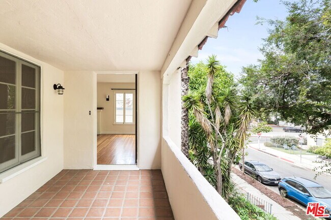 Foto del edificio - 1056 S Stanley Ave
