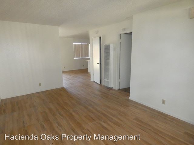 Foto del edificio - 137 E McElhaney Ave