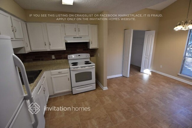 Foto del edificio - 3381 Maiden Voyage Cir S