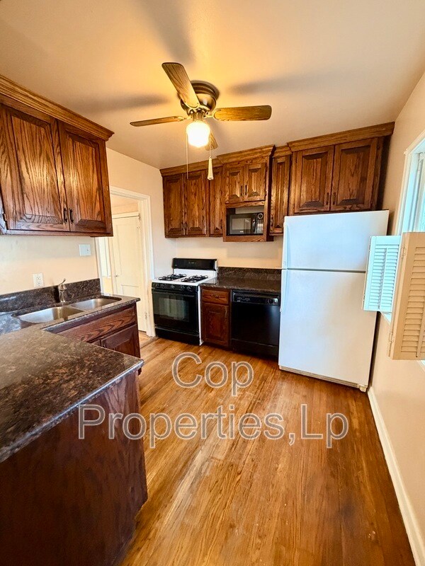 Foto del edificio - 118 Field Crest Dr