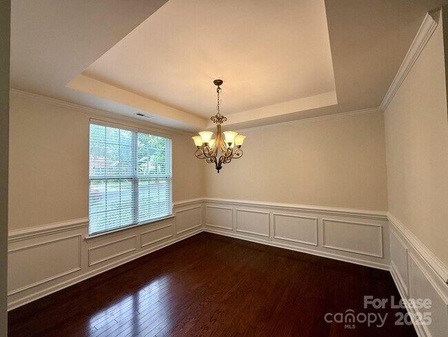 Foto del edificio - 1304 Ridgehaven Rd