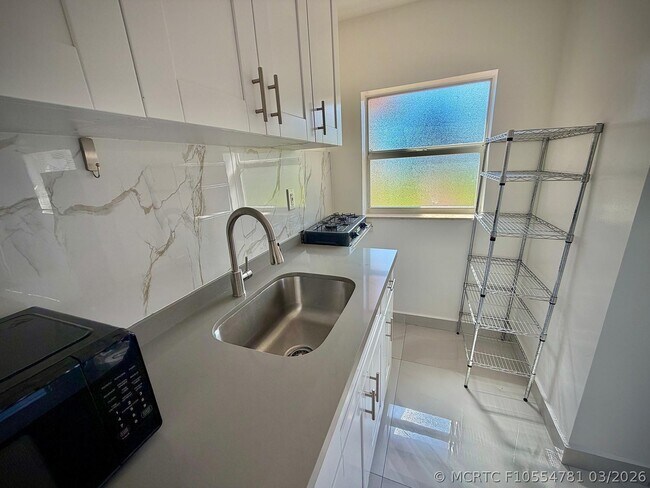 Foto del edificio - 707 NE 15th St