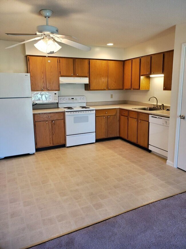 Foto del edificio - 1100 Kingbolt Cir Dr
