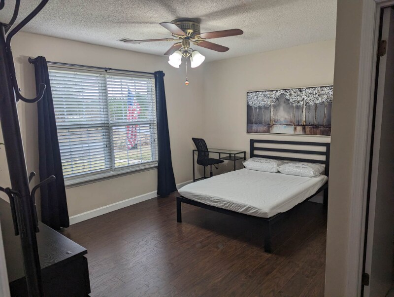 Foto principal - 132 Sussex Dr