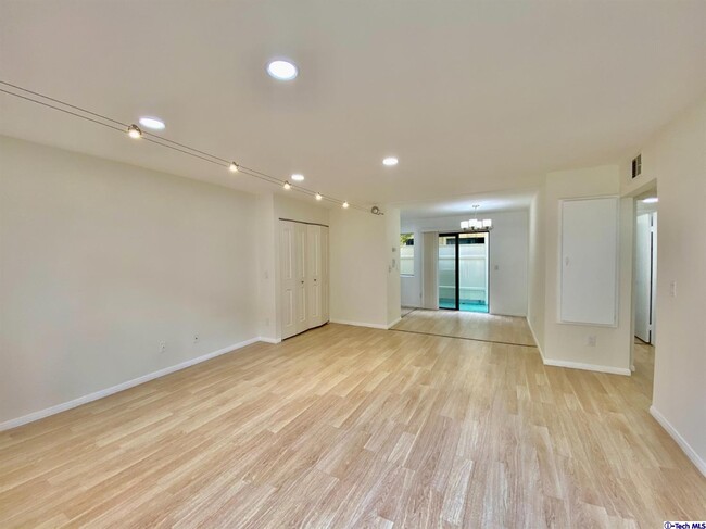Building Photo - 328 W Lomita Ave
