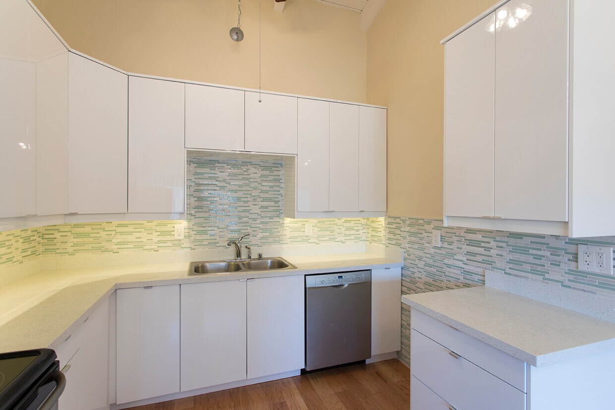 Foto principal - 3733 Riviera Dr