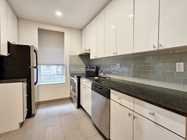 Building Photo - 3 bedroom in New York NY 10032